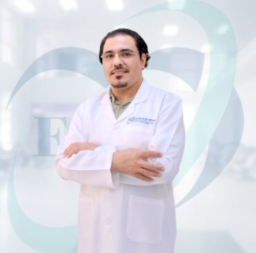 أخصائي جراحة الفم وزراعة الأسنان